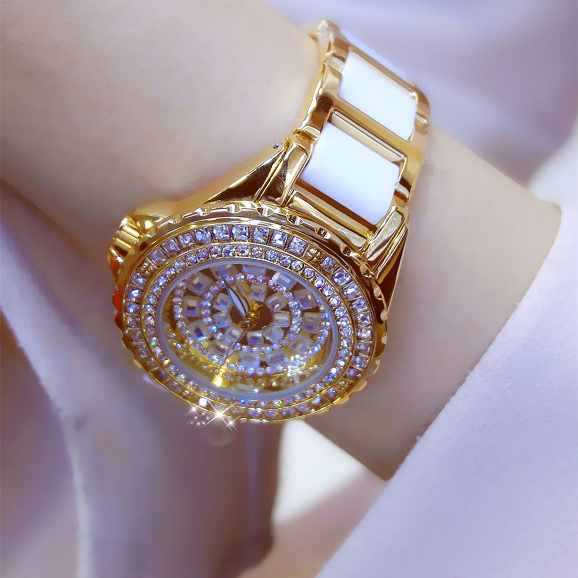 Fashion Diamond Women's Watch - Round Dial