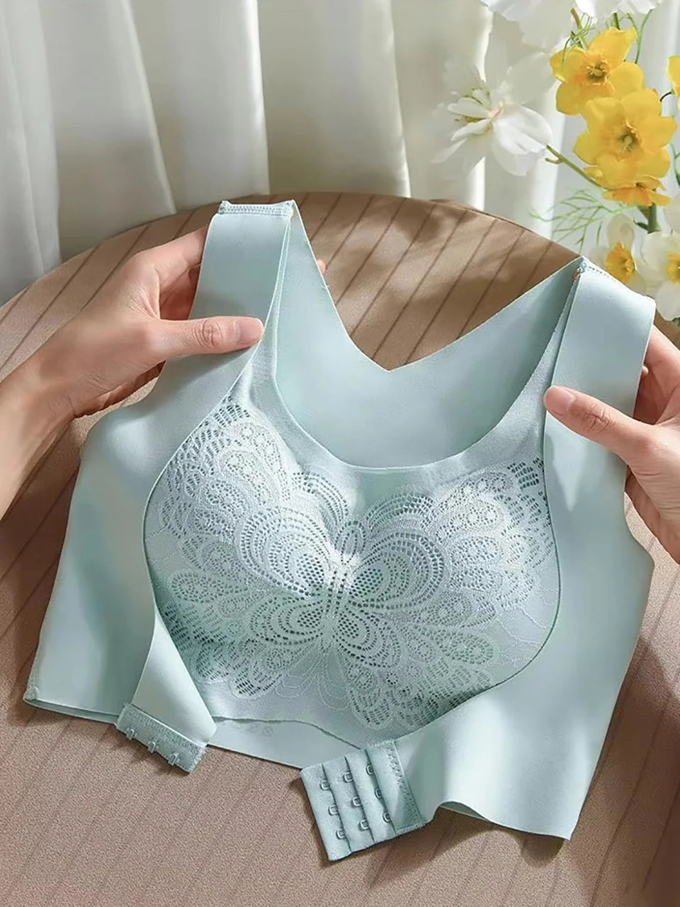 Seamless Push-Up Padded Bra with Lace Detail